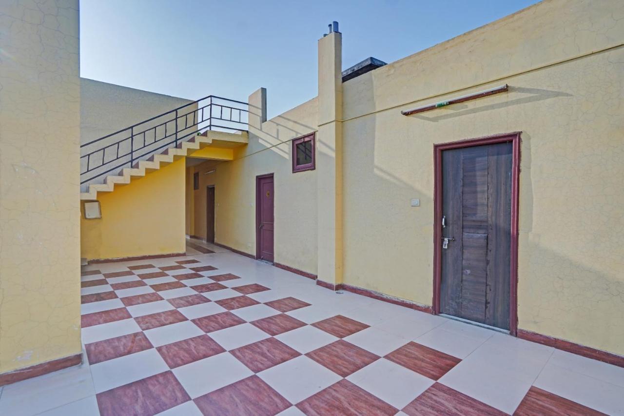 Oyo 87701 Lucky Farm Hotel Shāhpur Esterno foto