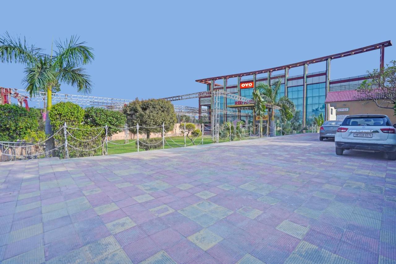 Oyo 87701 Lucky Farm Hotel Shāhpur Esterno foto