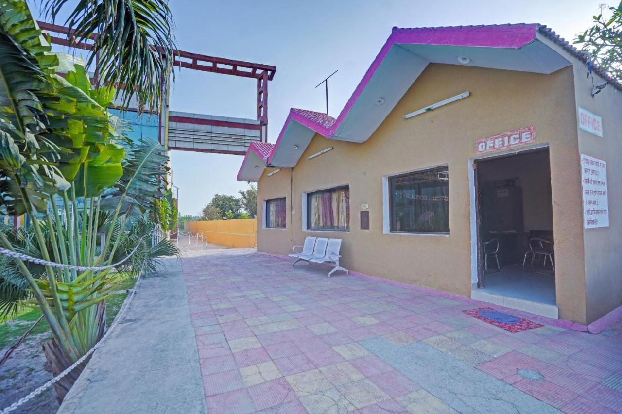 Oyo 87701 Lucky Farm Hotel Shāhpur Esterno foto