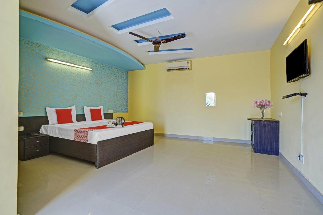 Oyo 87701 Lucky Farm Hotel Shāhpur Esterno foto