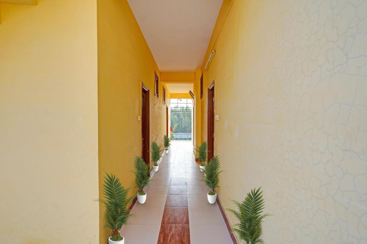 Oyo 87701 Lucky Farm Hotel Shāhpur Esterno foto